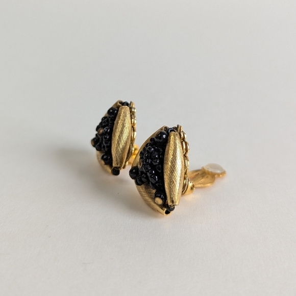 Unique Triangle Shape Black Bead Cluster Clippy Earrings Framed Brushed Gold - Picture 4 of 11